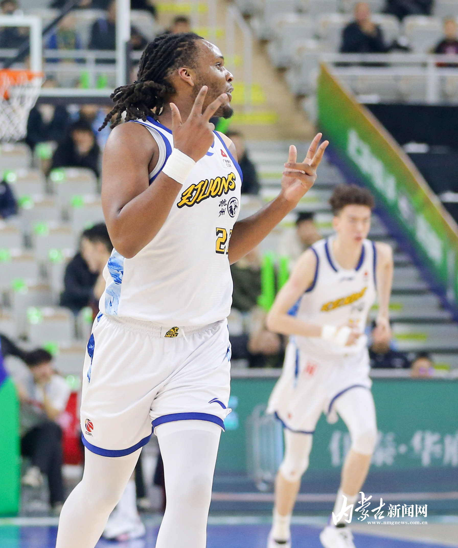 关于太狠了！山东男篮围绕NBA总决赛单刀错失哈登连续五场比赛得分超过连败，门兴格拉德巴赫赛后主帅复盘的信息